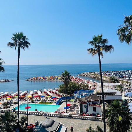 Brezza Di Mare Apartamento Imperia Exterior foto