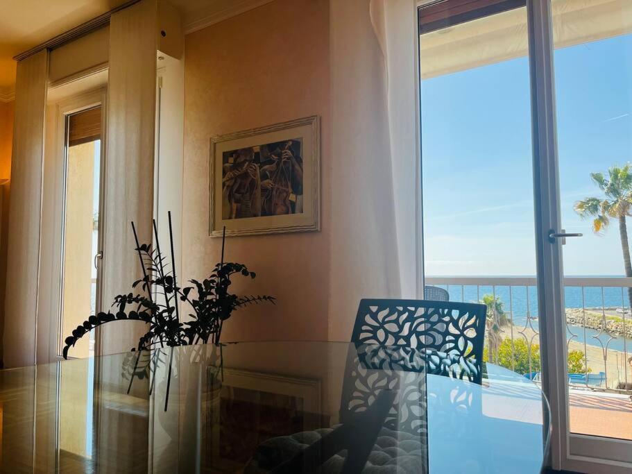 Brezza Di Mare Apartamento Imperia Exterior foto