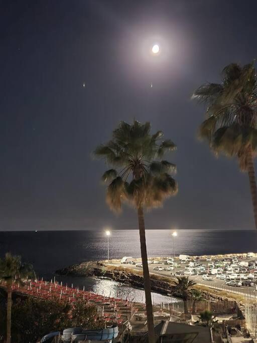 Brezza Di Mare Apartamento Imperia Exterior foto